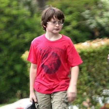 Charlie Austin Cryer was photographed in a red shirt.